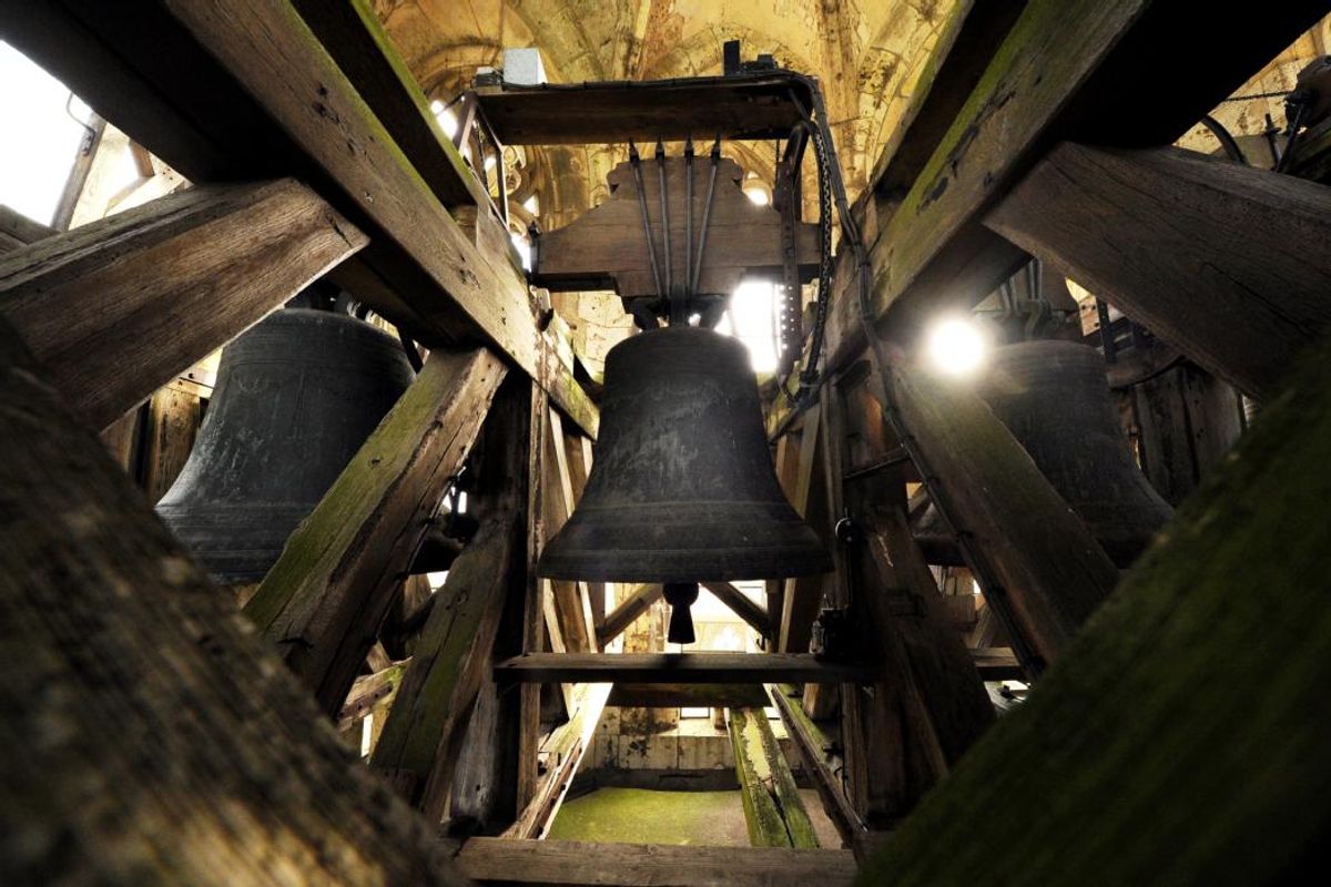 Nichées dans la tour Nord, les cloches de la cathédrale de Chartres défient le temps