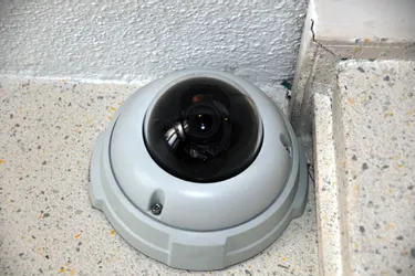 Un homme soupçonné d'avoir caché des caméras dans la chambre de ses voisines à Saint-Mamet (Cantal)