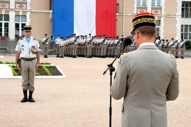 Le colonel Ferrer quitte le 28e Régiment de Transmissions d'Issoire (Puy-de-Dôme) après deux ans de commandement