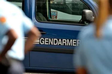 Cantal : ils se lancent dans une course-poursuite avec les gendarmes sur la RN122, au volant d'une voiture volée