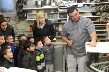 Vingt et un élèves de la maternelle initiés à l’art de la boulangerie