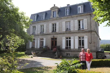 A Saint-Pierre-Bellevue (Creuse), la télé britannique filme la réhabilitation de Château Gioux, entre luxe, calme et sérénité