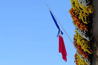 Il n'y a plus de drapeau bleu-blanc-rouge en vente dans l'agglo de Vichy