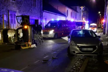 Une voiture couchée sur le flanc rue Victor-Hugo à Montluçon (Allier) : deux blessés légers dans l'accident