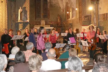 Un chœur de femmes dans l’église