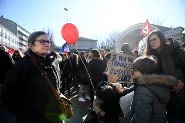 « Ça rappelle 1995...» : à Vichy, des manifestants déterminés à obtenir le retrait d'une réforme « injuste »