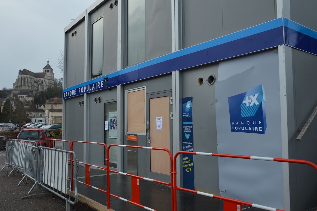 Pin's Cyclisme Média - 8e Étoile Yonne Républicaine & Banque Populaire