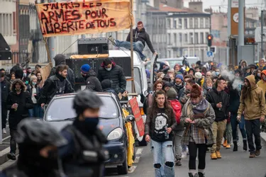 Plus d'une centaine de jeunes du mouvement free-party pour défendre la culture sous toutes ses formes à Clermont-Ferrand