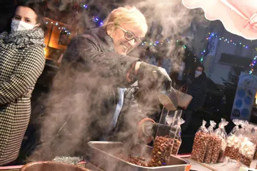 Huîtres, vin chaud, idées cadeaux... le marché de Noël de Tulle (Corrèze) ouvert sur la place Brigouleix jusqu'à jeudi