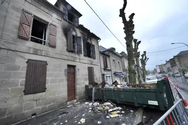 Une maison détruite par le feu avenue Pasteur