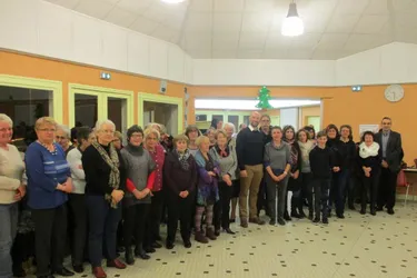 L'amicale des Bataillots-Cladets a remis 13.000 € aux quatre écoles yzeuriennes