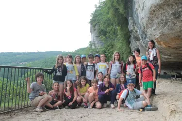 Les écoliers du rocher en Dordogne