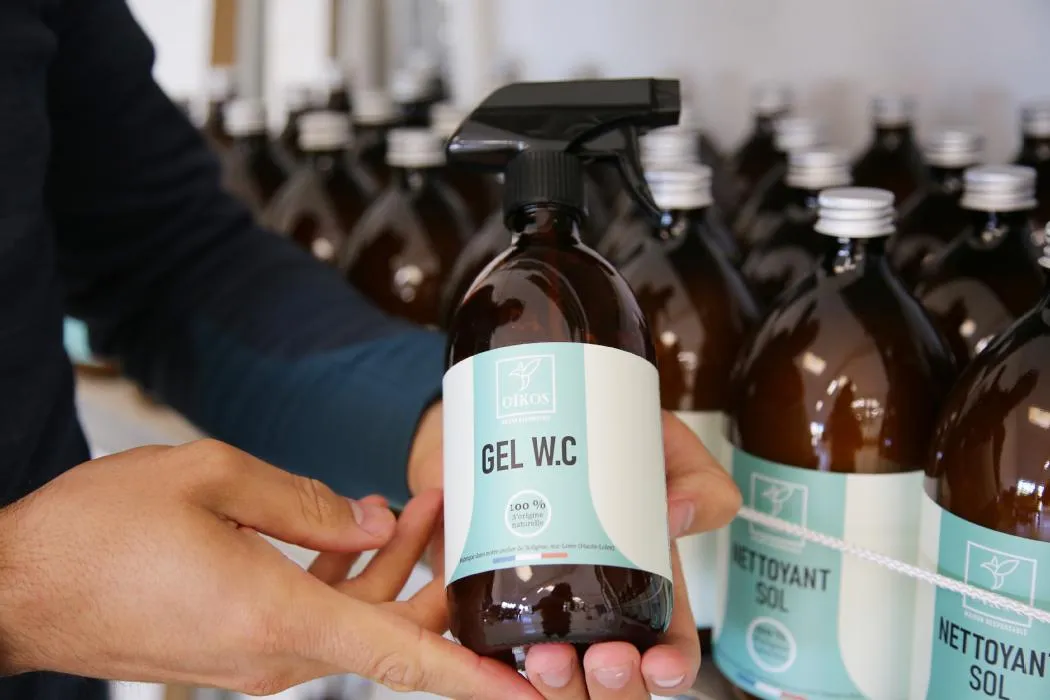 Solignac-sur-Loire : la jeune société Oïkos vend des produits d'entretien  made in Haute-Loire et écologiques
