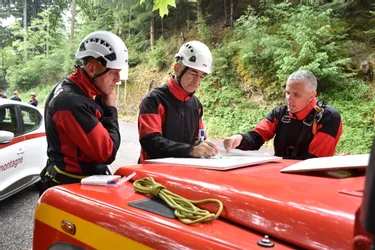 Huit pompiers du Cantal en formation pour intégrer l’unité départementale de secours en milieux périlleux