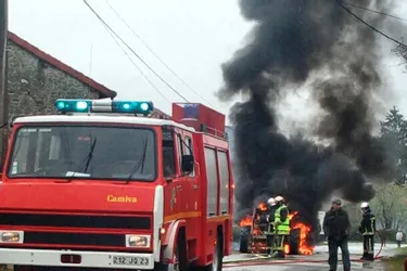 Un tracteur détruit par un incendie à Fransèches (Creuse)