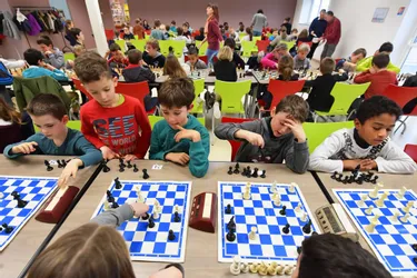 Des petits rois et reines du jeu aux championnats scolaires d'échecs du Puy-de-Dôme
