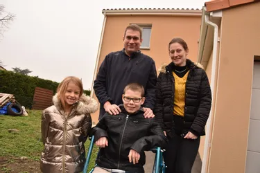 À Riom (Puy-de-Dôme), un appel à la générosité lancé pour le jeune Kurtys, qui souffre d’un handicap psychomoteur