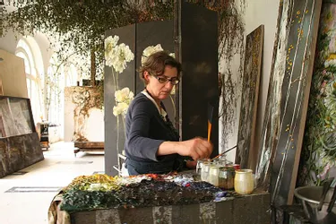 La peintre Claire Basler, au parcours atypique, prépare sa prochaine exposition dans son atelier