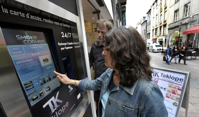 Les vapoteurs sont toujours aussi nombreux, mais le panier moyen baisse  dans les magasins - La Montagne