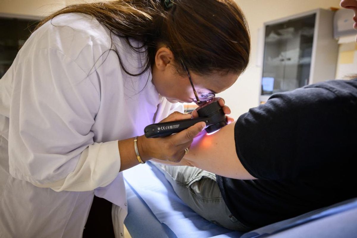Une consultation d’urgence dermatologique instaurée au CHU de Saint — free download