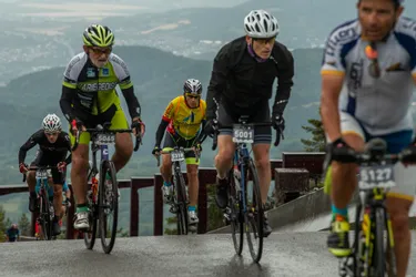 Cyclo Les Copains-Cyfac : la montée du puy de Dôme en images
