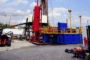 Un appareil de forage à Cébazat pour reboucher le puits de... pétrole