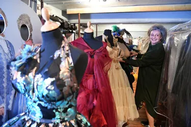 Dans les ateliers de l'opéra de Clermont, les costumières chinent, réutilisent et transforment leurs créations