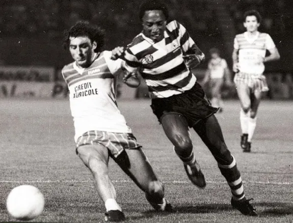 Fanion AJ Auxerre Vs Sporting Portugal – UEFA Cup 1984-85, 10x9 Cm