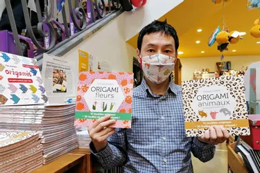 L’artiste Tetsuya Gotani, installé à Clermont-Ferrand, a dédicacé ses nouveaux ouvrages sur l'origami