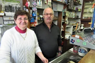 Sophie et Daniel Sampaix, après 36 années, baissent le rideau de leur bar-tabac à Felletin (Creuse)