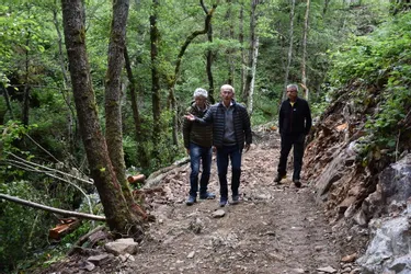 L’association du Grand Parcours réhabilite le chemin de la mine à Chaudes-Aigues (Cantal)
