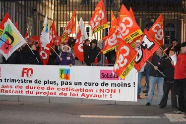 Le retrait du projet de loi Ayrault une nouvelle fois demandé