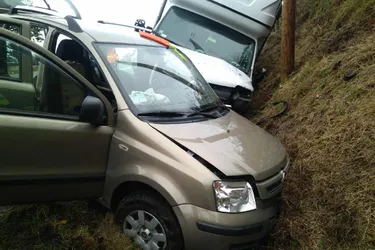 Un blessé grave dans une collision entre une voiture et un camion sur la RD 979, à Sarroux-Saint-Julien (Corrèze)