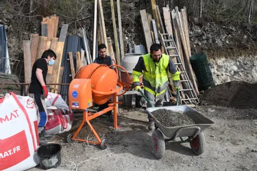 Le chantier bénévole de SOS Cheval et CeCler permet au public vulnérable de se remettre en selle dans le Puy-de-Dôme