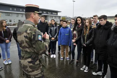 Le régiment d’infanterie de Brive a accueilli hier 300 élèves pour leur exposer ses missions