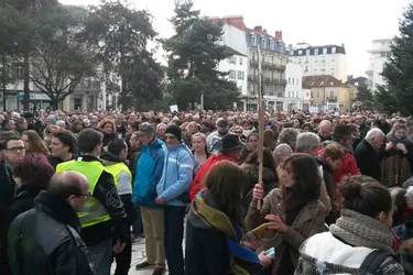 400 personnes étaient réunies à Vichy #JesuisCharlie