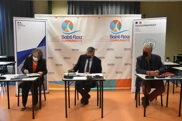 Saint-Flour communauté signe le premier CRTE du Cantal avec l’État