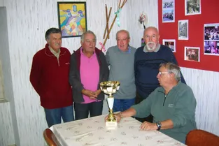 Les champions du Limousin à la belote
