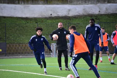 Roland Vieira (entraîneur du Puy Foot) : "Certains joueurs s'éloignent les uns des autres"