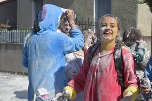 Riom : malgré l'interdiction, les lycéens sont dans la rue pour l'incontournable fête des Terms