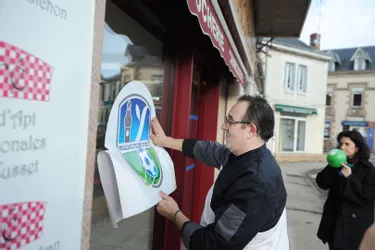 Coupe de France : les vitrines décorées en vert et bleu à Moulins et Yzeure