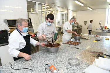 Cinq artisans chocolatiers de Moulins (Allier) et ses environs se forment encore, avec un meilleur ouvrier de France