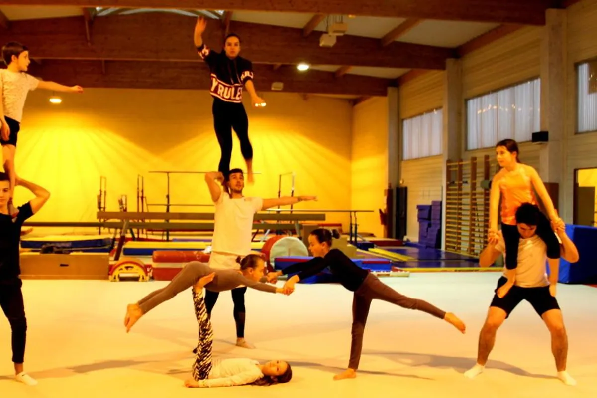 Pyramides Humaines par Jodie Ailhaud | IME DINAMO