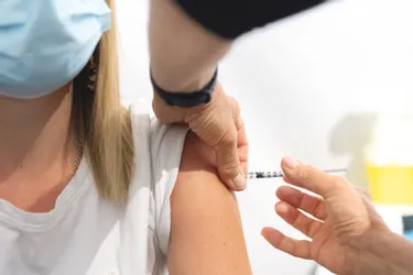 Vaccins anti-covid à Aurillac : les 18-49 ans gagnent le Prisme