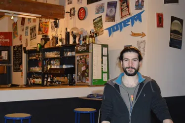 Le village se raccroche au bar Le Demezous, commerce multirural et véritable créateur de lien