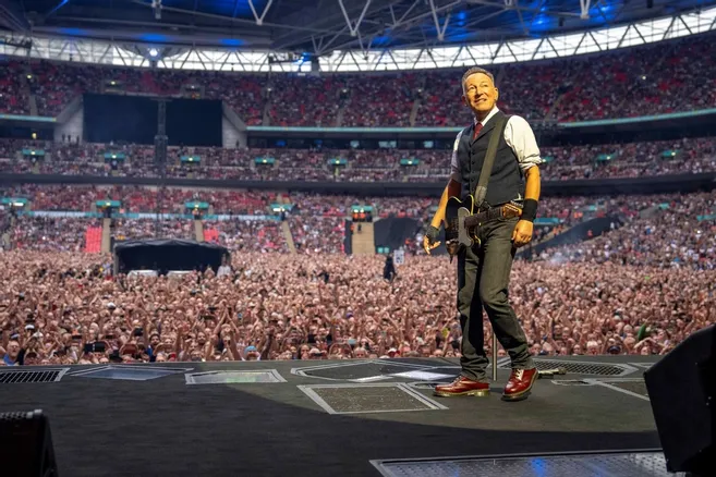 Bruce Springsteen débarque en France pour trois concerts exceptionnels : intimiste et gigantesque à la fois - La Montagne