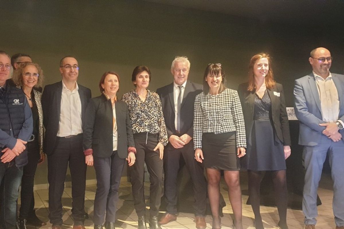 le-cr-dit-agricole-r-unit-250-personnes-la-montagne