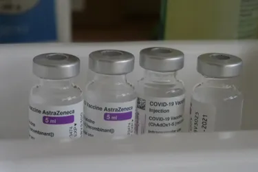 Vaccin AstraZeneca : l'Agence de sécurité du médicament confirme un risque de thrombose rare