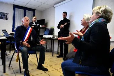 Les négociateurs de la gendarmerie forment les élus contre les incivilités en Corrèze