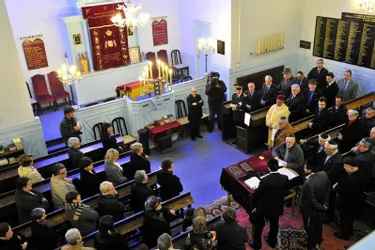 Cérémonie d'hommage aux victimes des attentats, samedi à la synagogue de Vichy